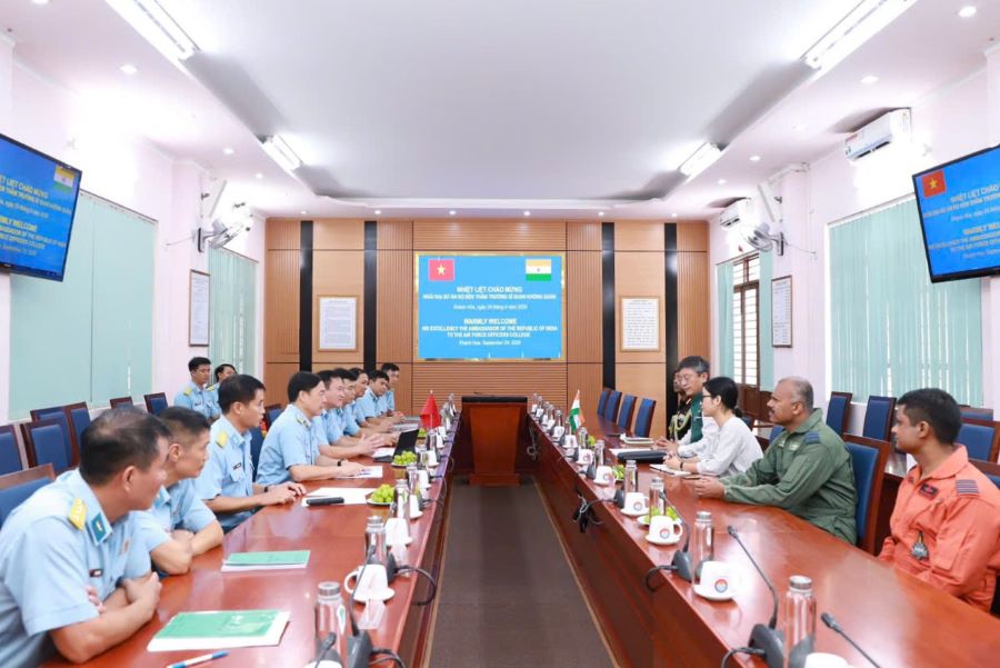 Quang cảnh buổi đón tiếp Đoàn Đại sứ quán Ấn Độ tại Việt Nam.