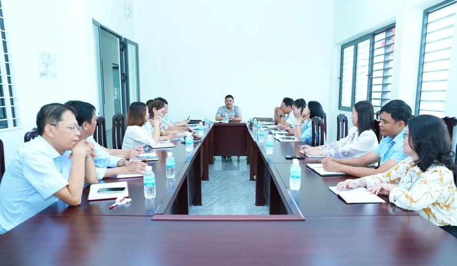 Quang cảnh buổi làm việc.