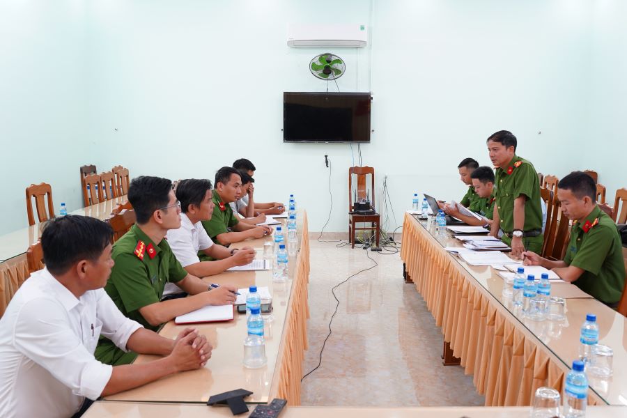 Quang cảnh buổi làm việc.