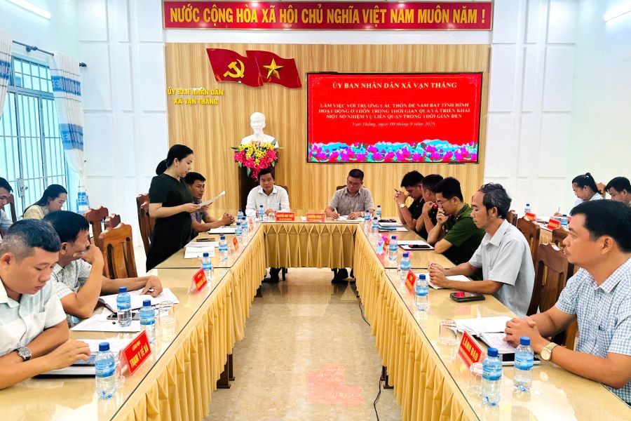 Quang cảnh buổi làm việc.