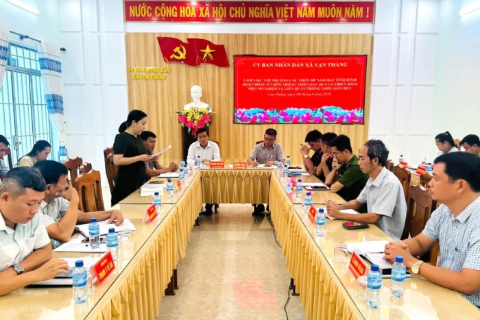 UBND xã Vạn Thắng làm việc với 14 trưởng thôn