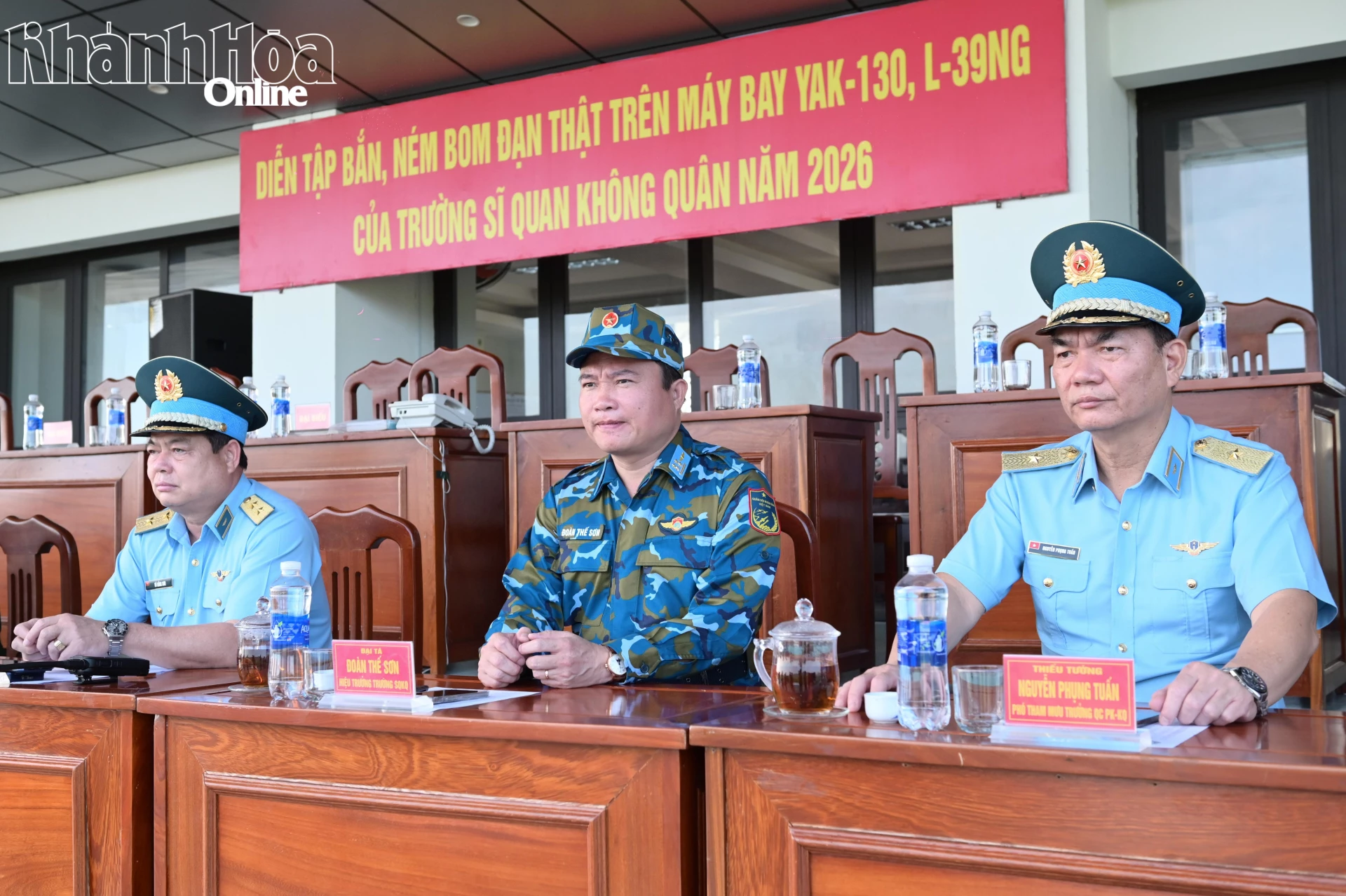 Các đại biểu tham dự, chỉ đạo diễn tập.