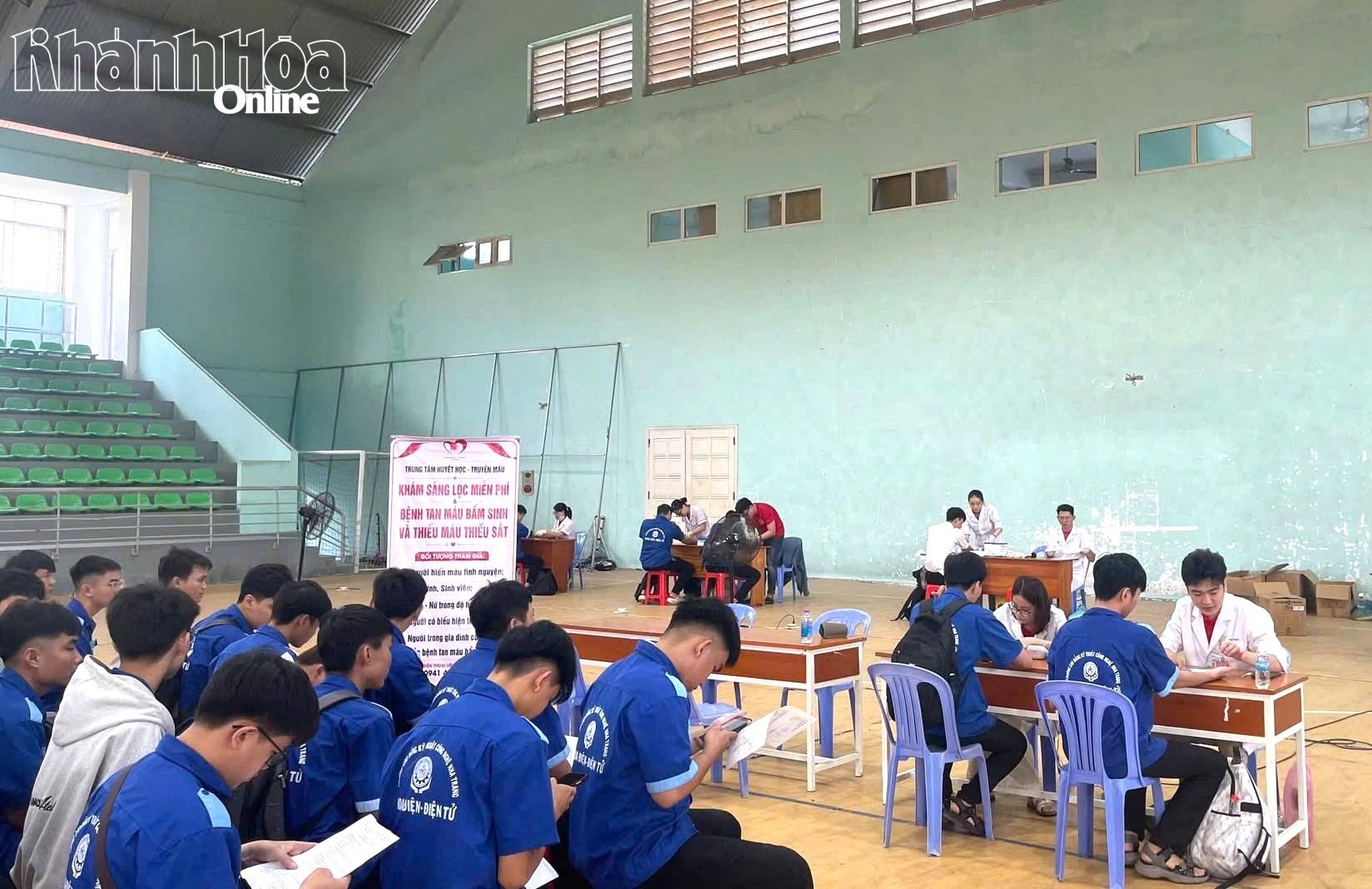 Học sinh, sinh viên Trường Cao đẳng Kỹ thuật Công nghệ Nha Trang được tầm soát miễn phí bệnh tan máu bẩm sinh, thiếu máu, thiếu sắt.