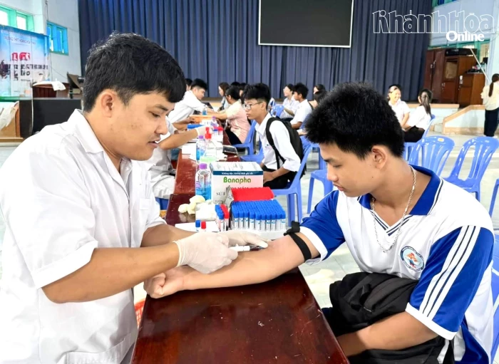 Sàng lọc bệnh tan máu bẩm sinh cho gần 1.000 học sinh