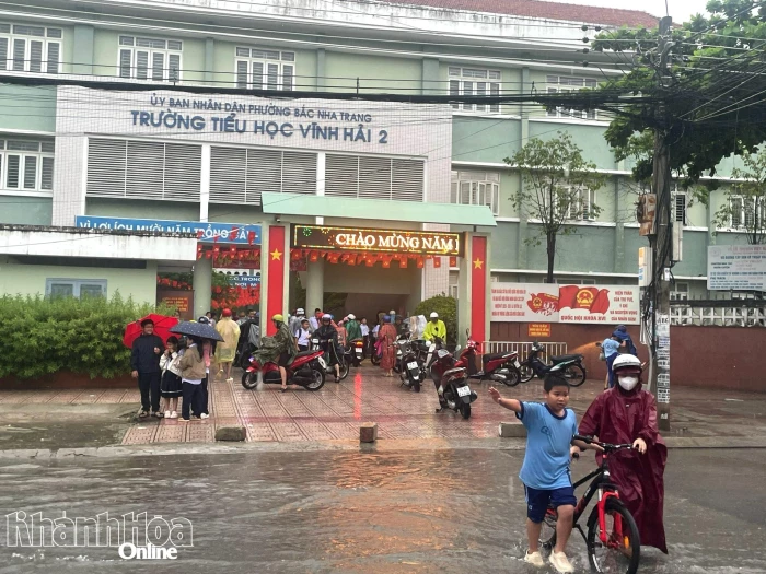 Sở Giáo dục và Đào tạo Khánh Hòa yêu cầu các địa phương, trường học chủ động ứng phó mưa lớn