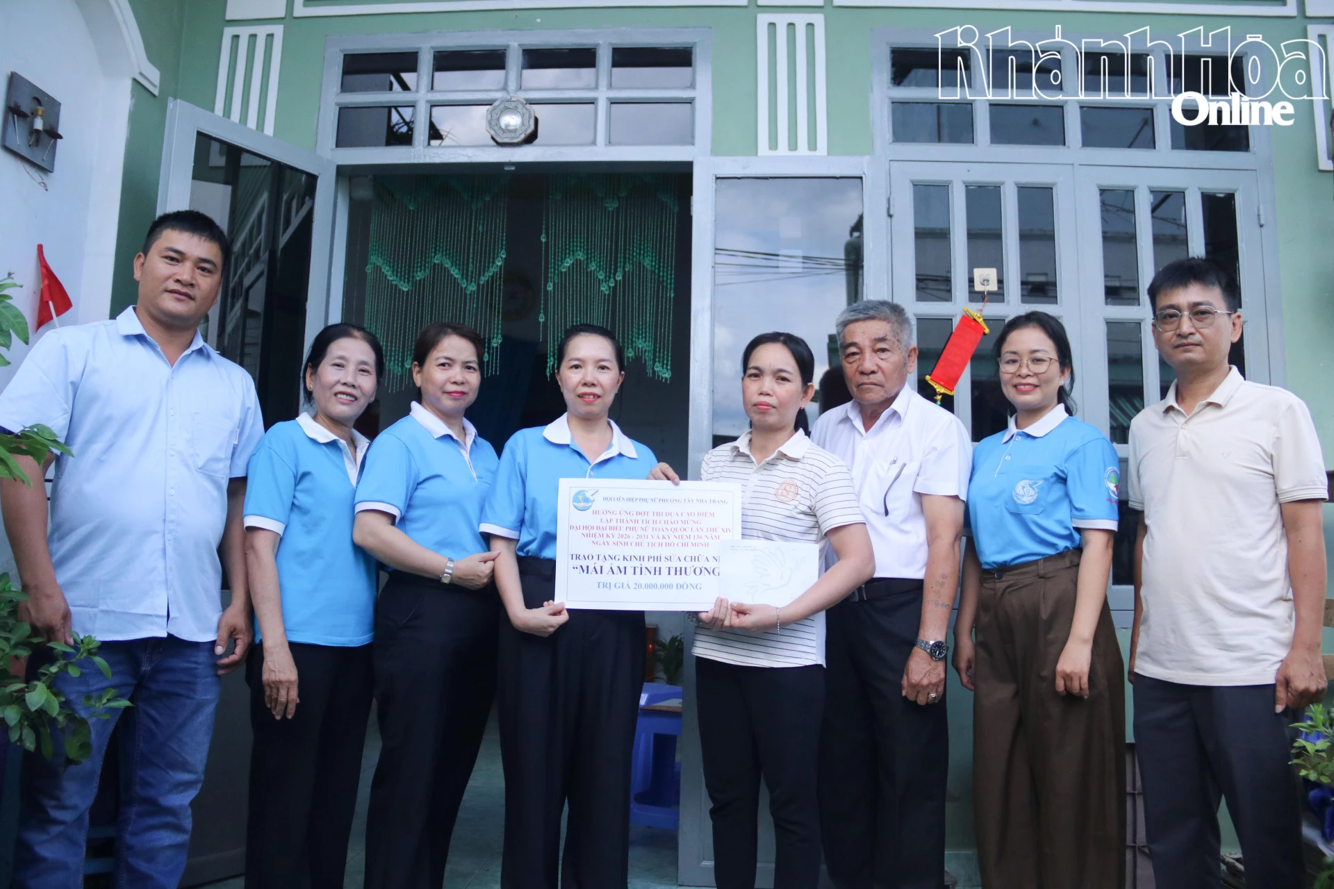 Hội Liên hiệp Phụ nữ phường Tây Nha Trang trao kinh phí sửa chữa Mái ấm tình thương.