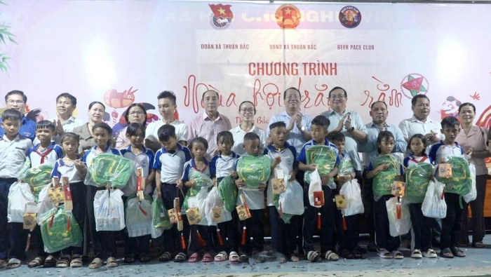 Gần 600 thiếu nhi xã Thuận Bắc tham gia chương trình “Mùa hội trăng rằm”