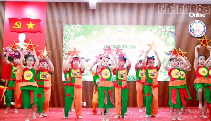 Tổ chức vui Tết Trung thu cho trẻ em người nước ngoài