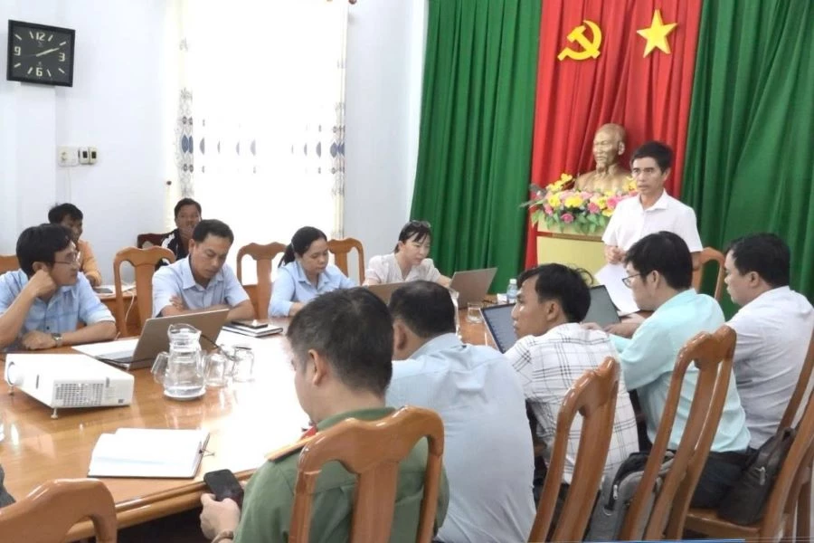 Quang cảnh cuộc họp.