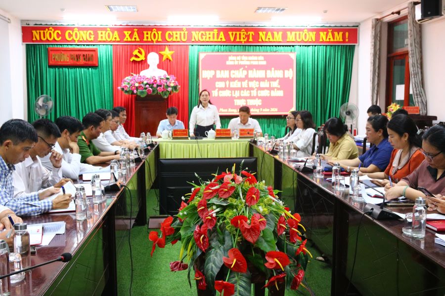 Quang cảnh cuộc họp.