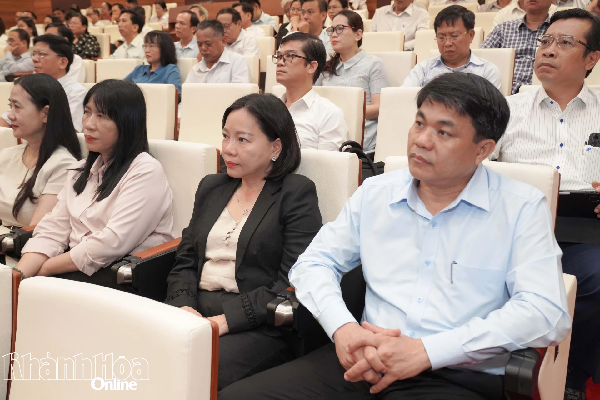 Các đại biểu tham dự hội nghị. 