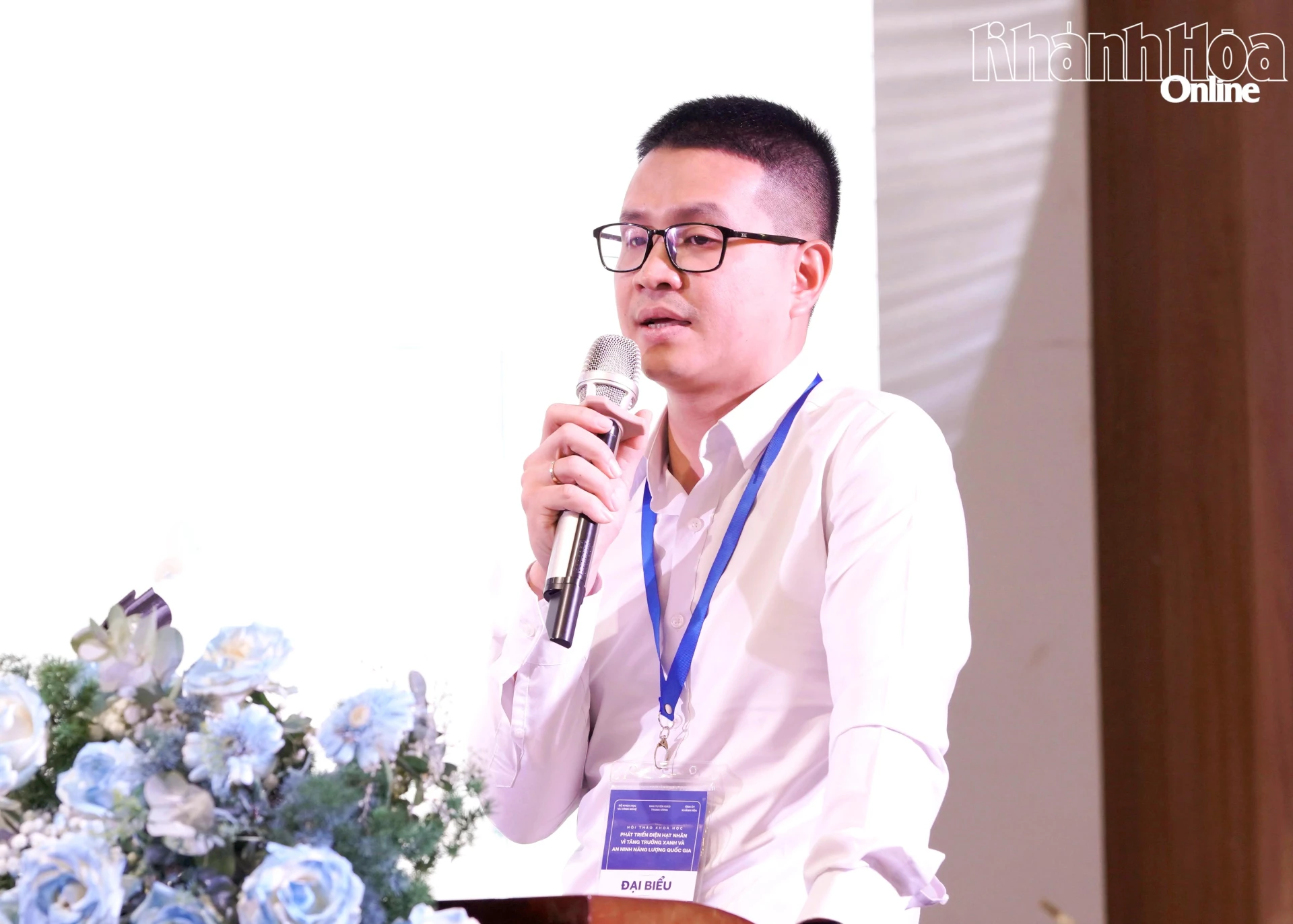 Ông Vũ Ngọc Minh - Phó Trưởng Ban Quản lý Đầu tư xây dựng Tập đoàn Điện lực Việt Nam trao đổi tại hội thảo về phát triển điện hạt nhân.