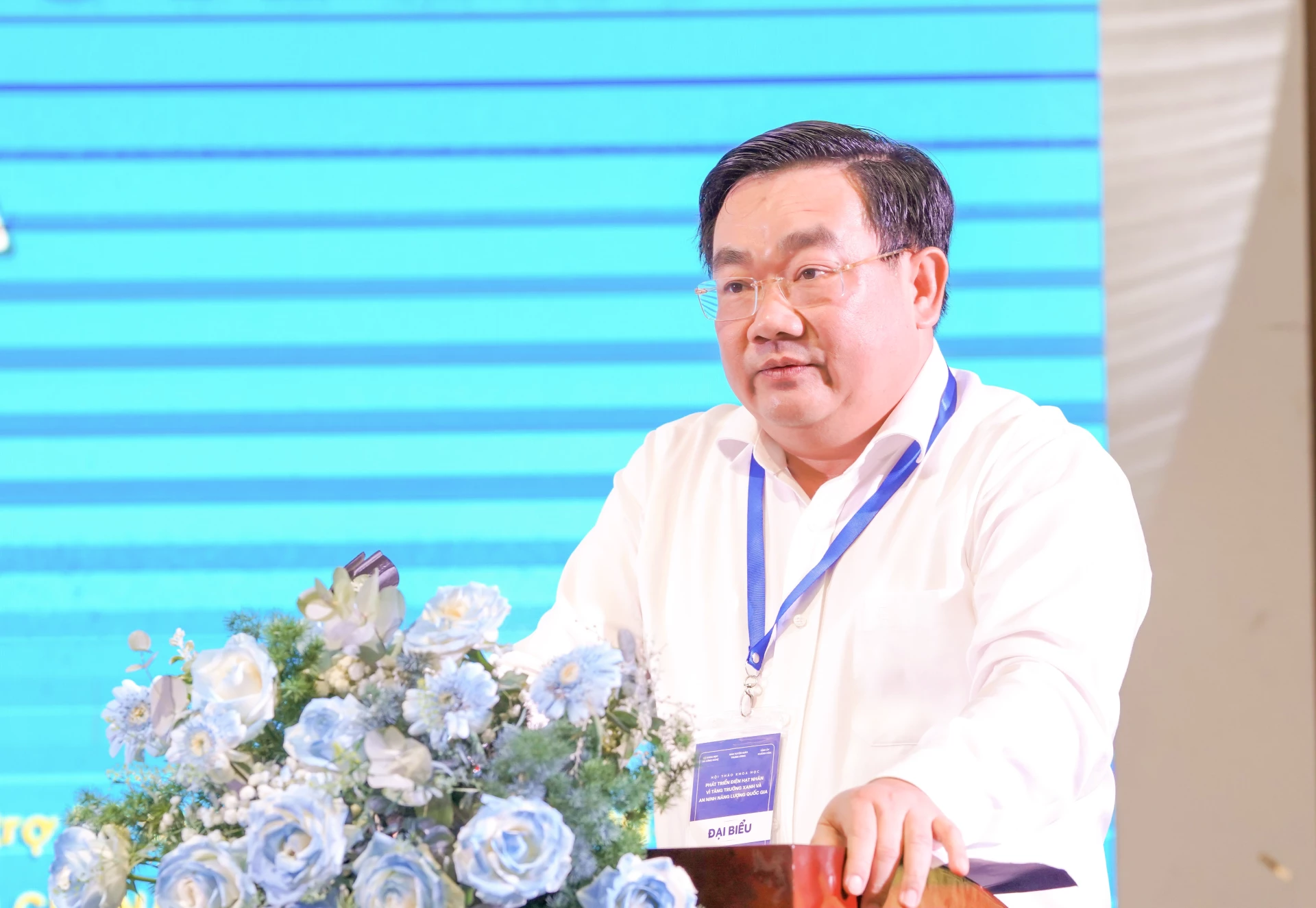Đồng chí Trịnh Minh Hoàng - Phó Chủ tịch UBND tỉnh Khánh Hòa tham luận tại hội thảo.