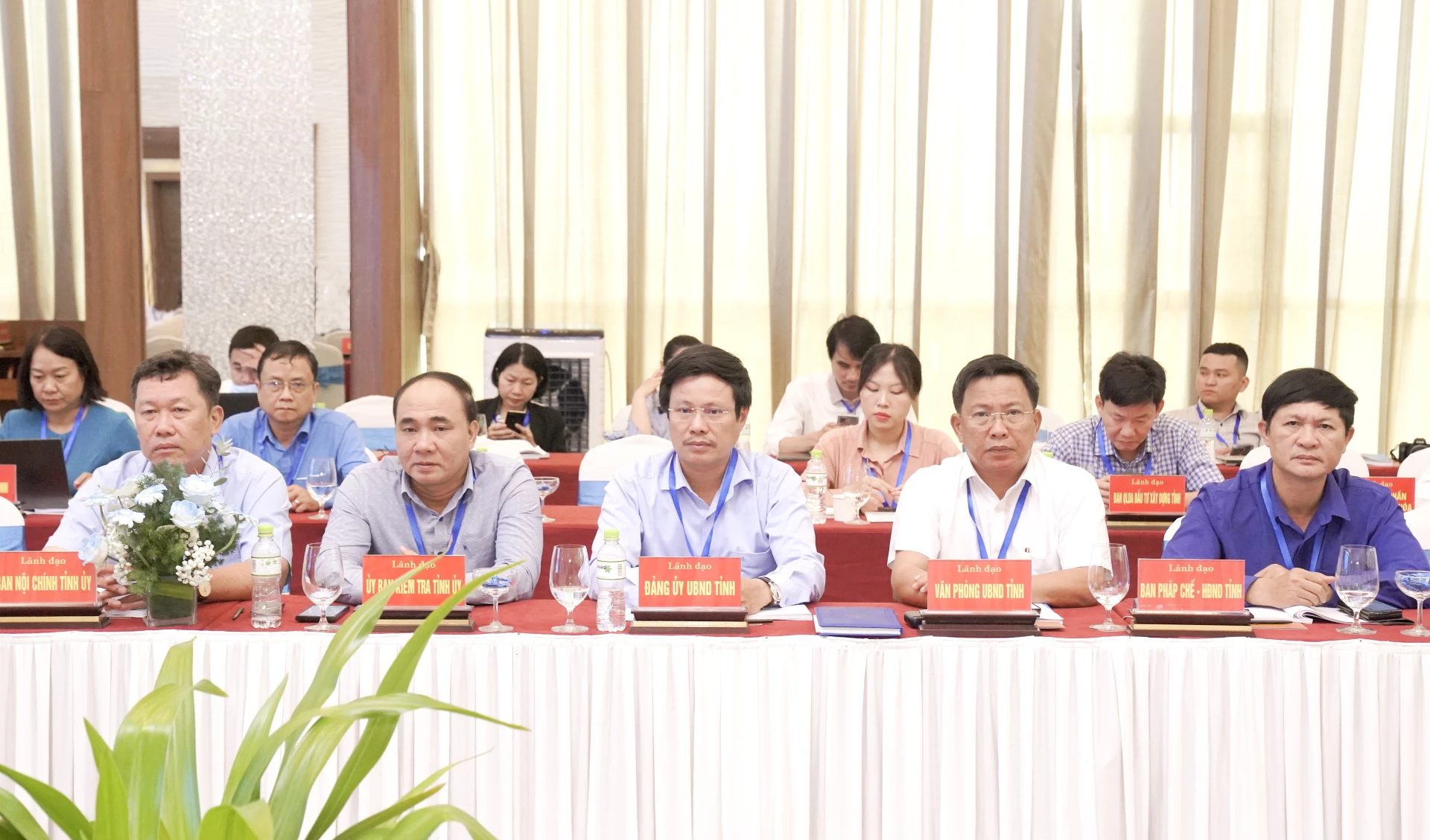 Các đại biểu tham dự hội thảo.