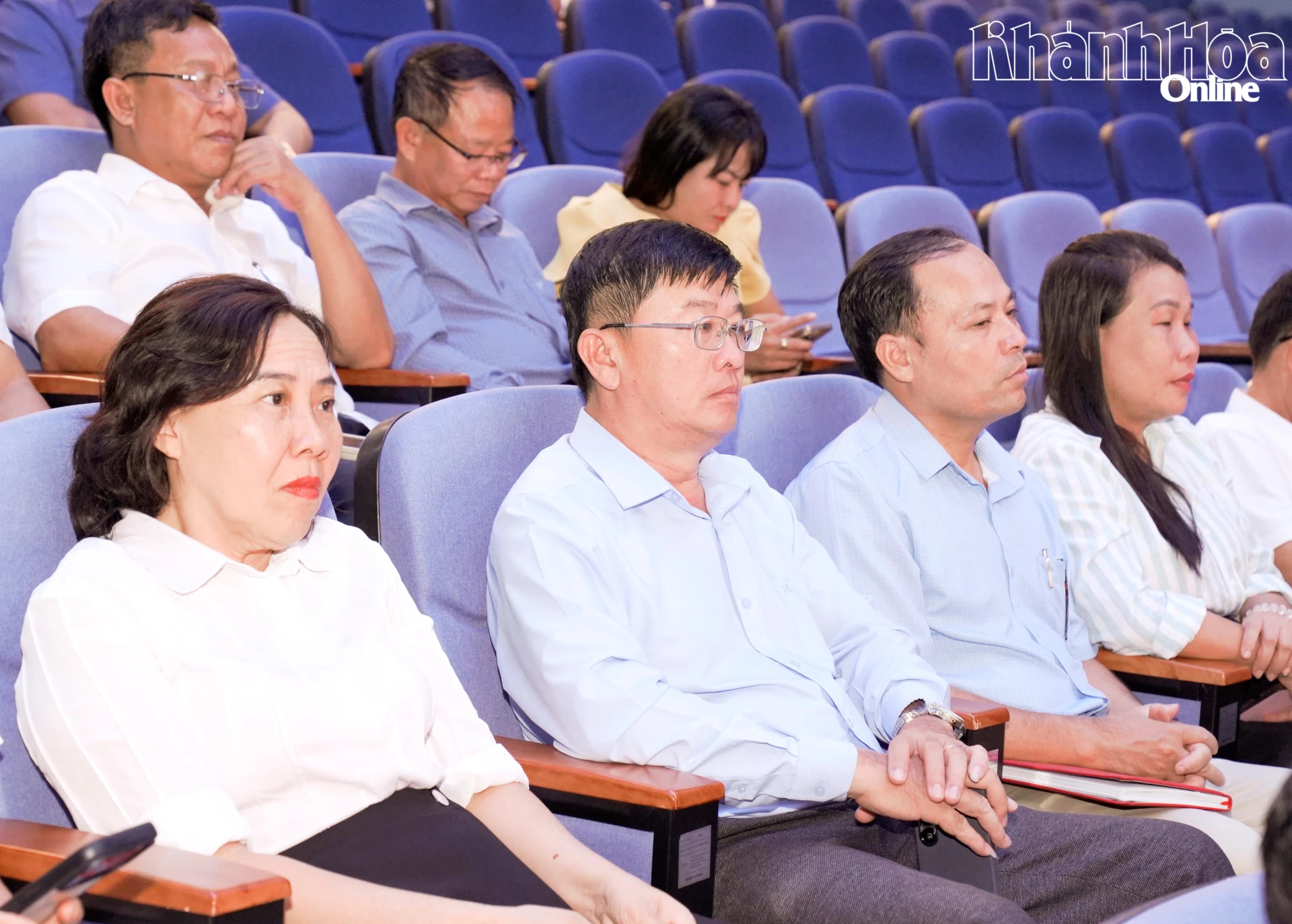 Các đại biểu tham dự hội nghị.