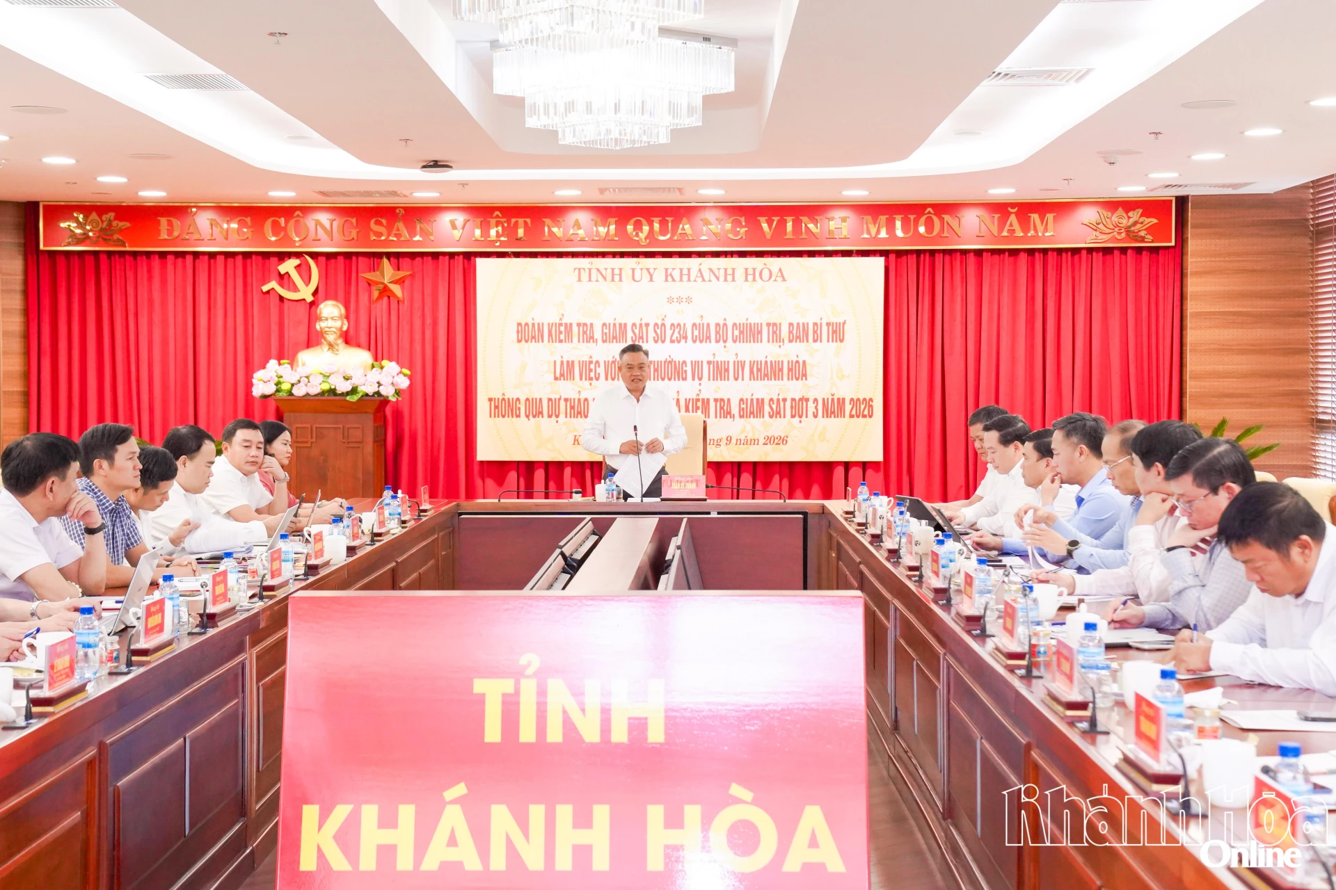 Quang cảnh buổi làm việc.