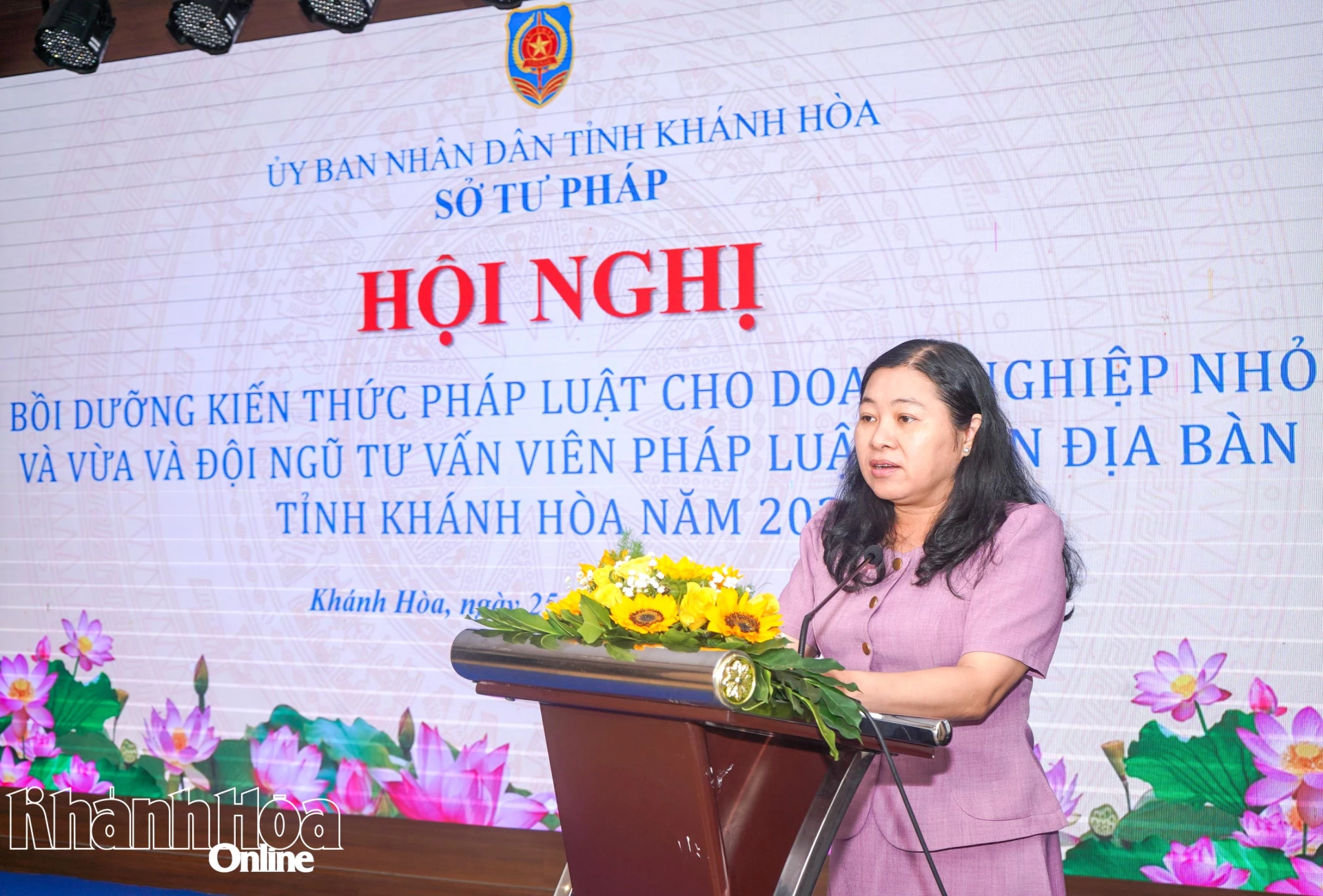 Bà Nguyễn Thụy Thanh Yên - Phó Giám đốc Sở Tư pháp phát biểu tại hội nghị.