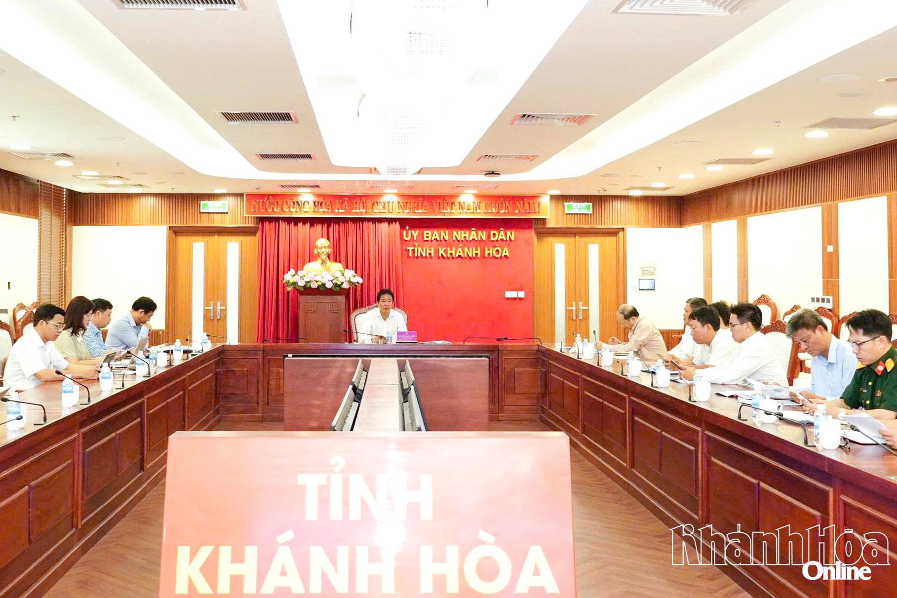 Quang cảnh cuộc họp.