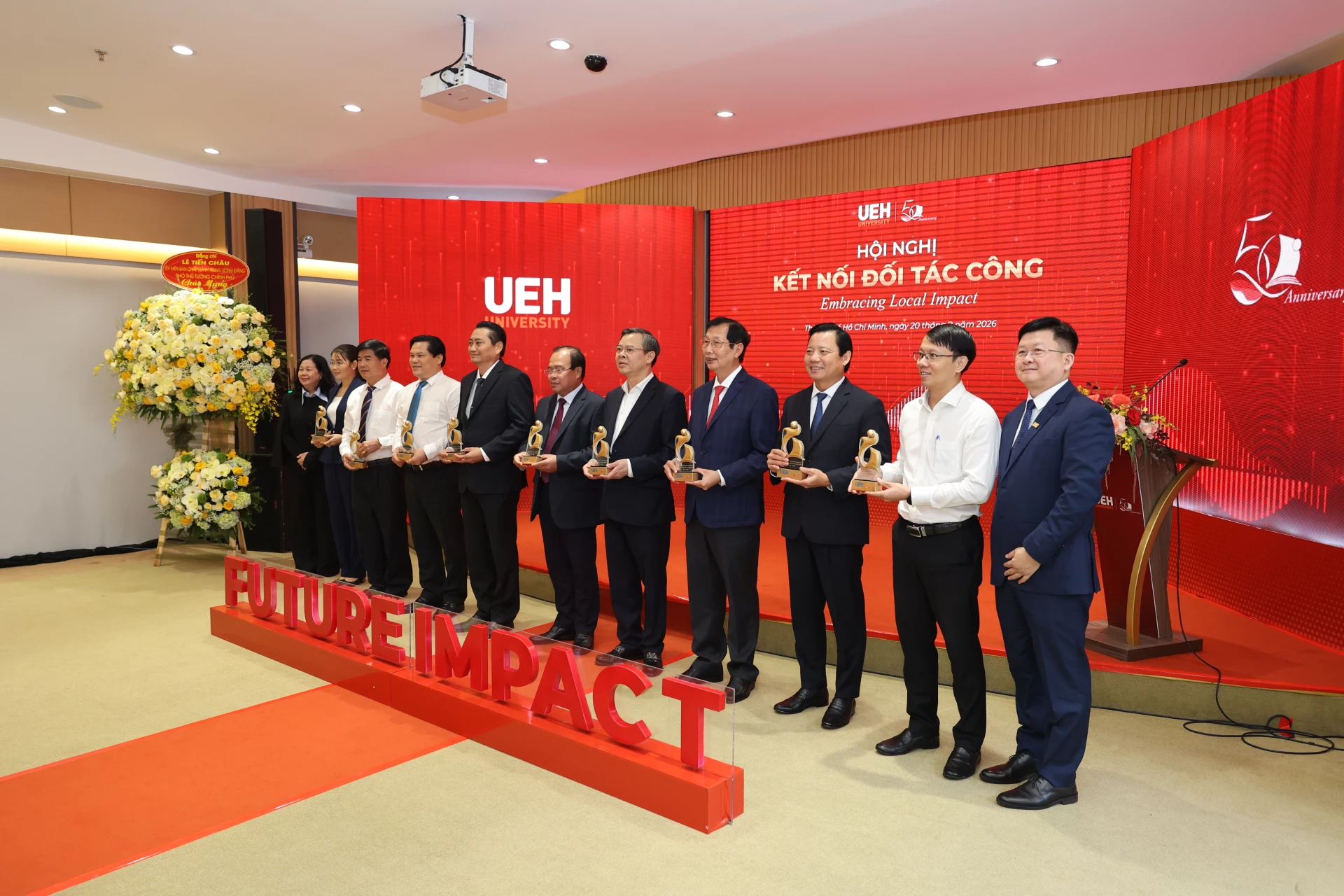 UEH tri ân các đối tác công.