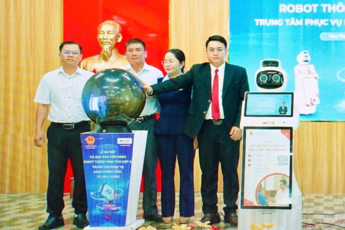 Xã Vạn Thắng đưa Robot thông minh tích hợp AI vào phục vụ người dân