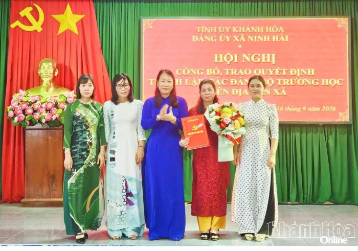 Đảng ủy xã Ninh Hải thành lập 3 Đảng bộ trường học