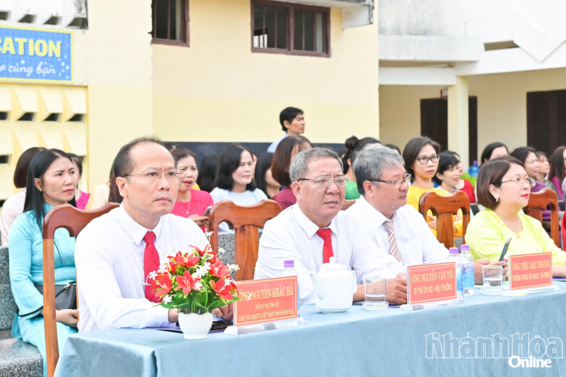 Đồng chí Nguyễn Khắc Hà dự lễ khai giảng tại Trường THPT Hoàng Văn Thụ.