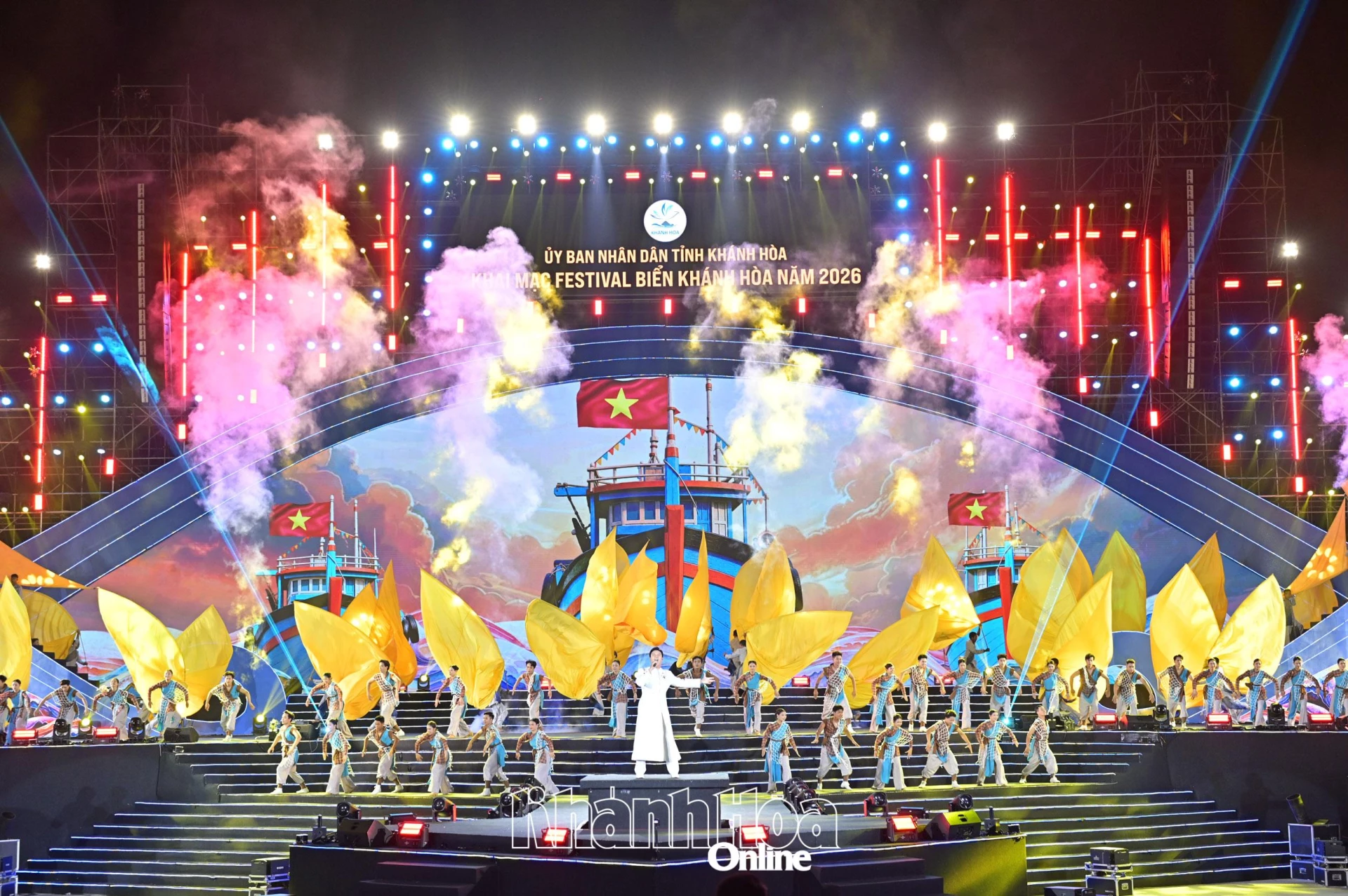 Chương trình nghệ thuật trong đêm khai mạc Festival Biển Khánh Hòa 2026.