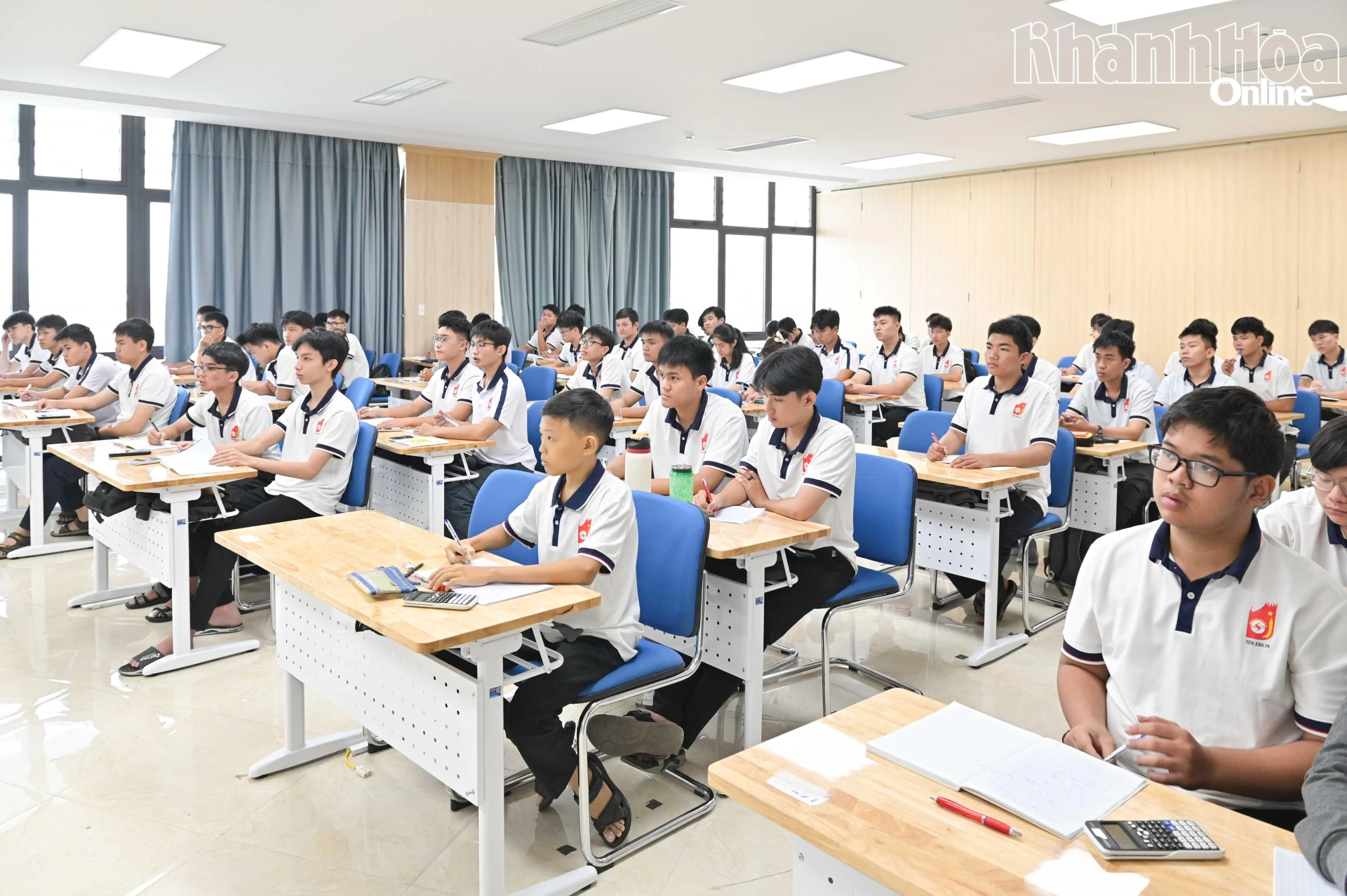 Sinh viên chuyên ngành Công nghệ thông tin học tập tại trường.