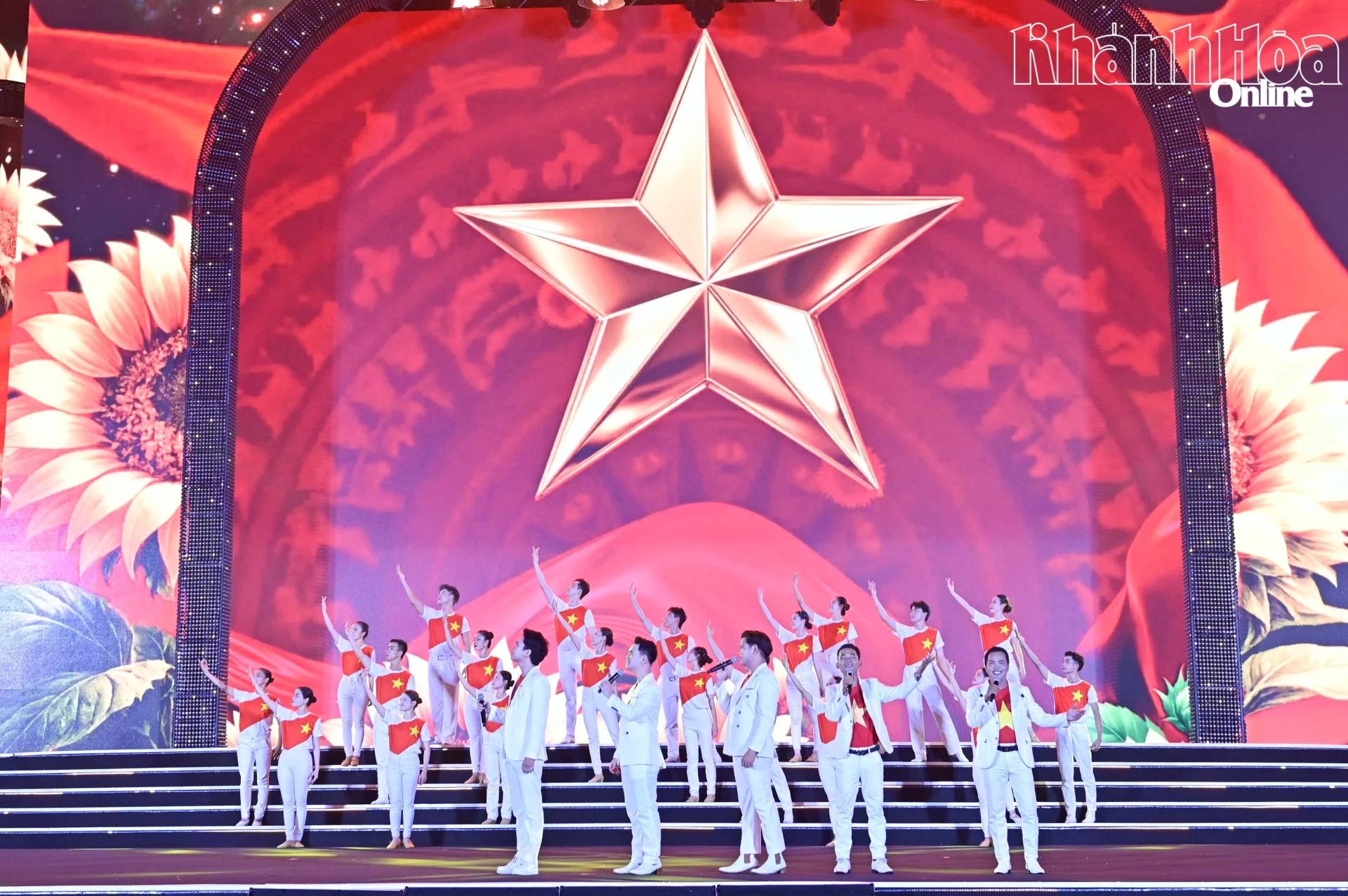 Nhà hát Nghệ thuật truyền thống tỉnh Khánh Hòa biểu diễn trong chương trình nghệ thuật chào mừng 81 năm Quốc khánh 2-9