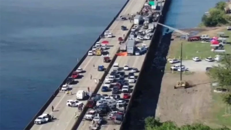 Tai nạn liên hoàn trên đường cao tốc ở Mỹ vì "siêu sương mù"