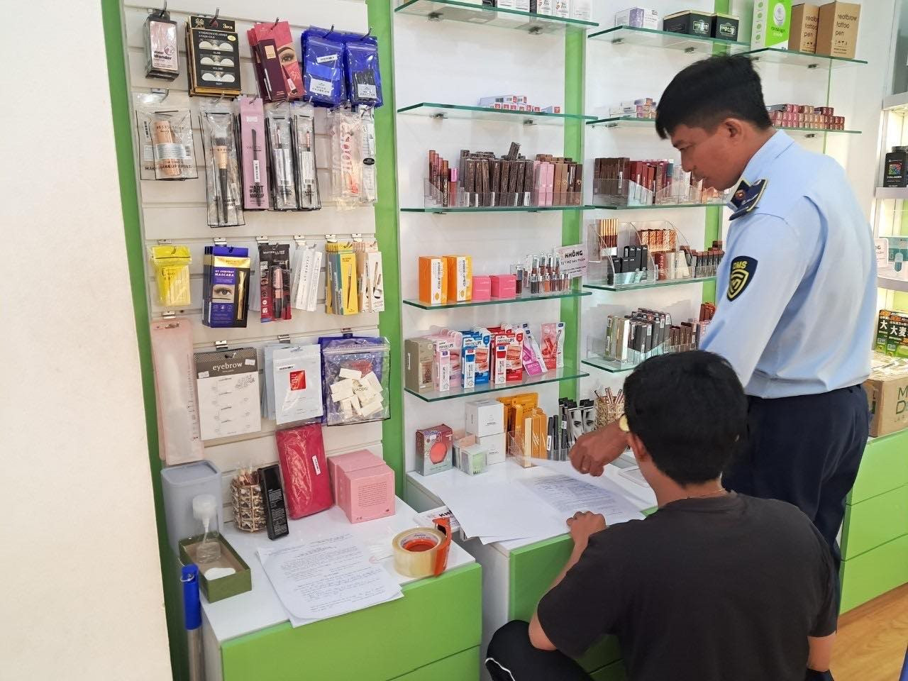 Phát hiện 3 mỹ phẩm “kích” trắng da không đạt chất lượng