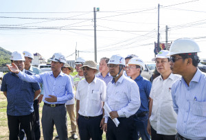 Sớm di dời các công trình hạ tầng kỹ thuật để thực hiện dự án cao tốc Vân Phong - Nha Trang
