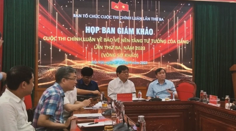 Quang cảnh cuộc họp của Ban tổ chức cuộc thi.
