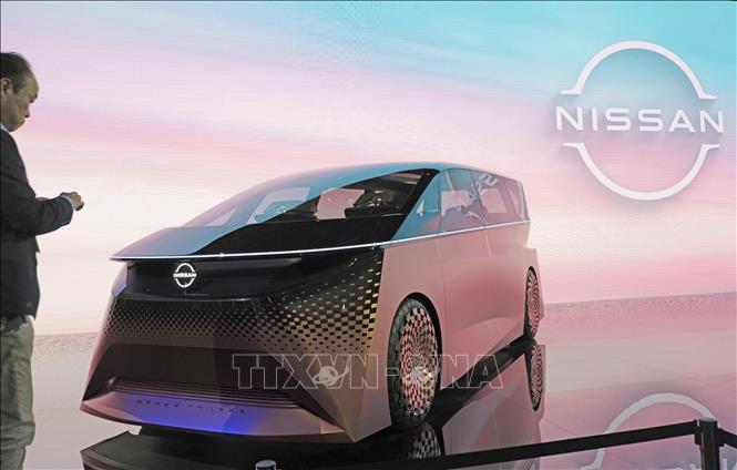 Xe minivan của Hãng Nissan trưng bày tại Triển lãm Japan Mobility Show 2023 tại Tokyo, Nhật Bản, ngày 25/10/2023. Ảnh: Kyodo/TTXVN