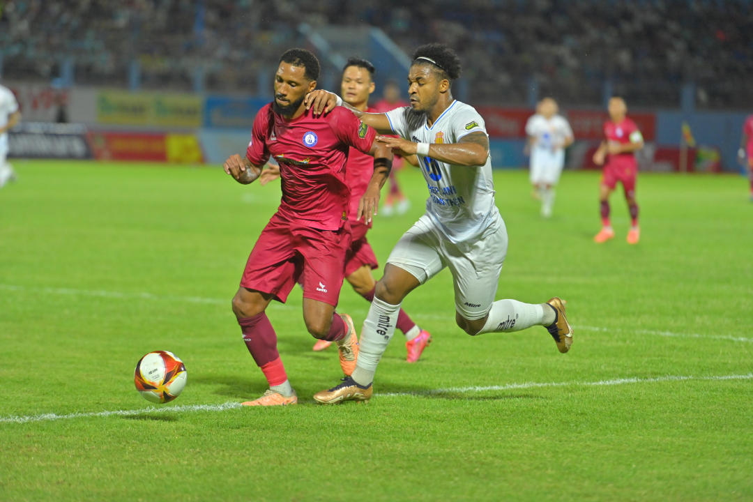 Khanh Hoa FC playing Thep Xanh Nam Dinh

