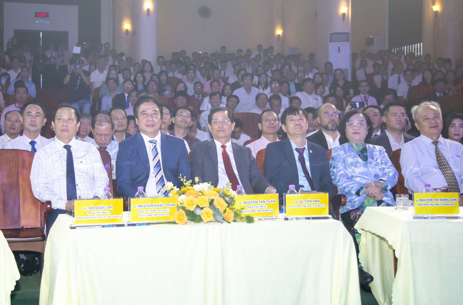 Các vị lãnh đạo tỉnh đến dự lễ Kỷ niệm 40 năm ngày thành lập Tổng Công ty Khánh Việt (4-10-1983 - 4-10-2023)