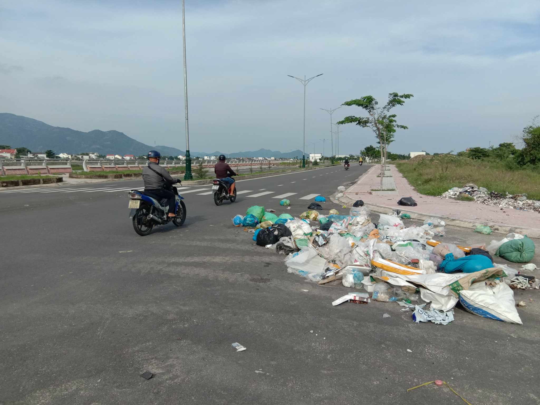 Đổ rác bừa bãi