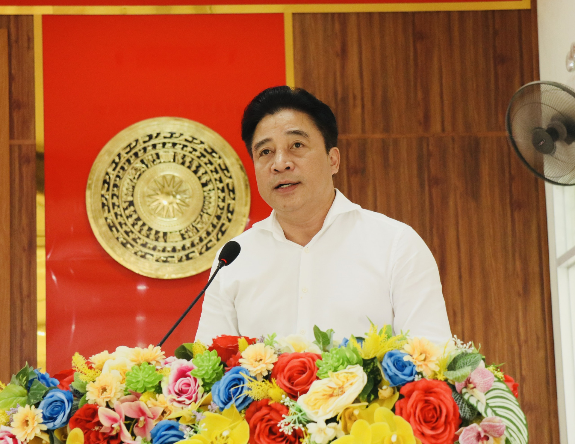 Phó Bí thư Thường trực Tỉnh ủy Nguyễn Khắc Toàn phát biểu tại hội nghị