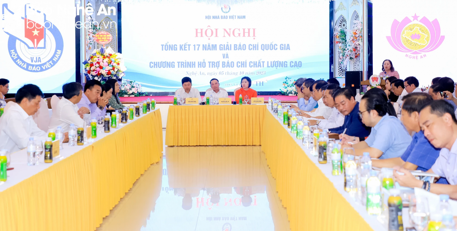 Toàn cảnh hội nghị.