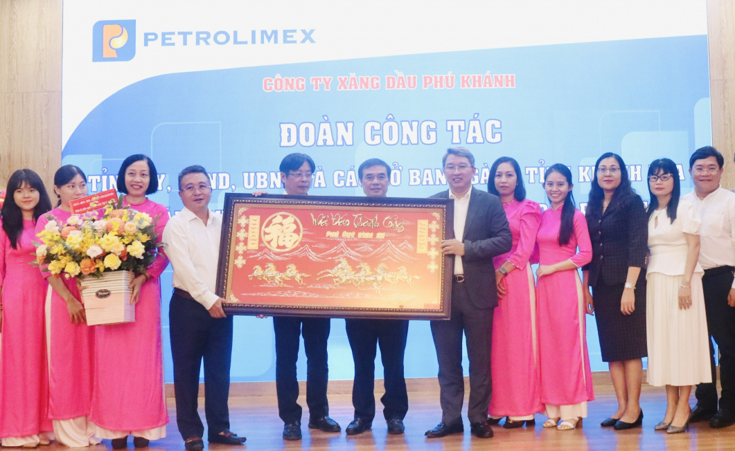 Bí thư Tỉnh ủy Nguyễn Hải Ninh thăm các doanh nghiệp