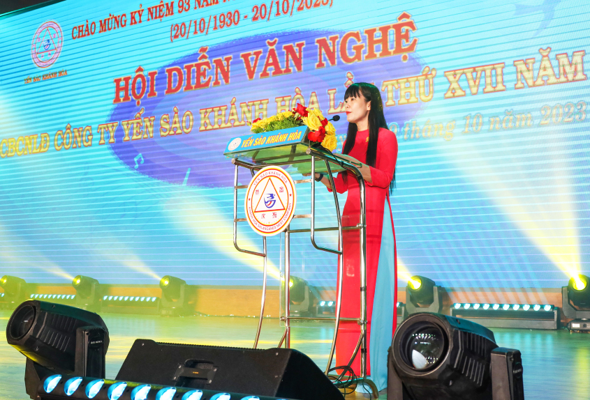 Phó Tổng Giám đốc Công ty Yến sào Khánh Hòa Trịnh Thị Hồng Vân phát biểu khai mạc.