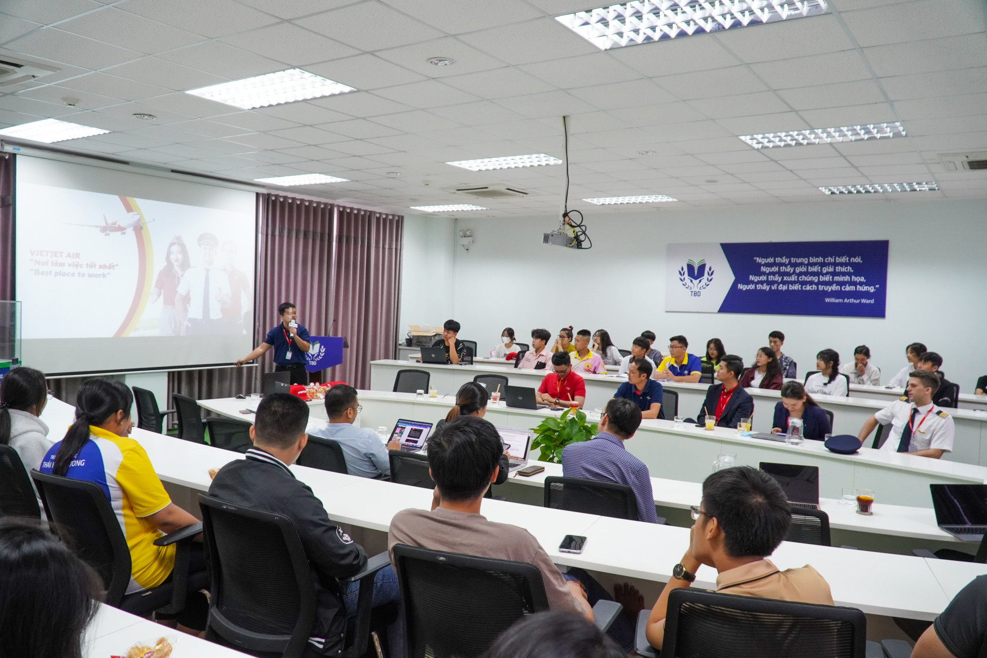 Quang cảnh buổi talkshow. 