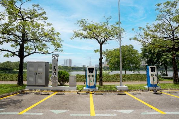 ệ thống trạm sạc công cộng của VinFast đã có mặt tại 80/85 thành phố với khoảng cách giữa các trạm không quá 3,5km.