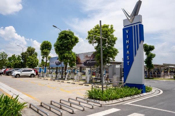 Khách hàng có thể dễ dàng tìm được trạm sạc công cộng của VinFast ở nhiều nơi.