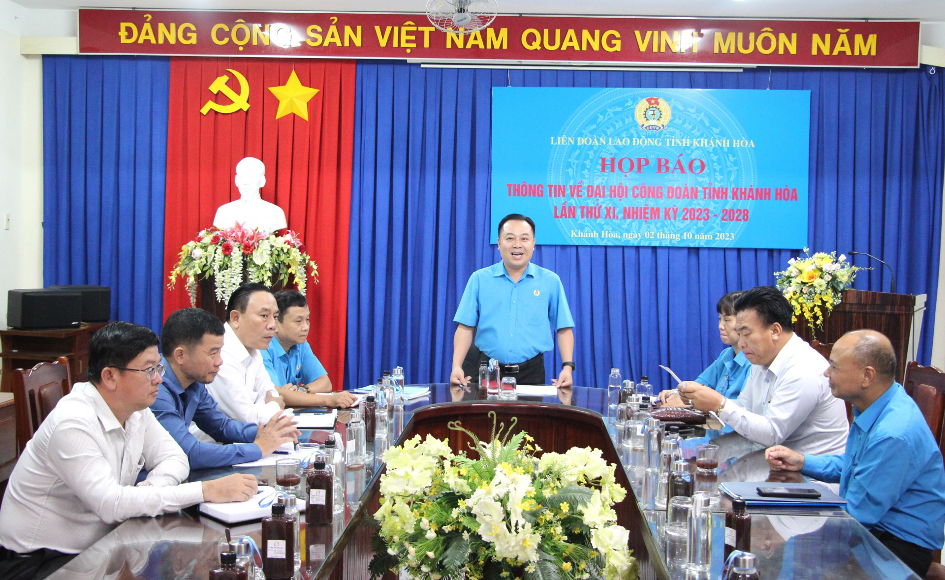 Lãnh đạo Liên đoàn tỉnh thông tin về nội dung Đại hội XI Công đoàn tỉnh cho các cơ quan thông tấn báo chí Trung ương và địa phương.