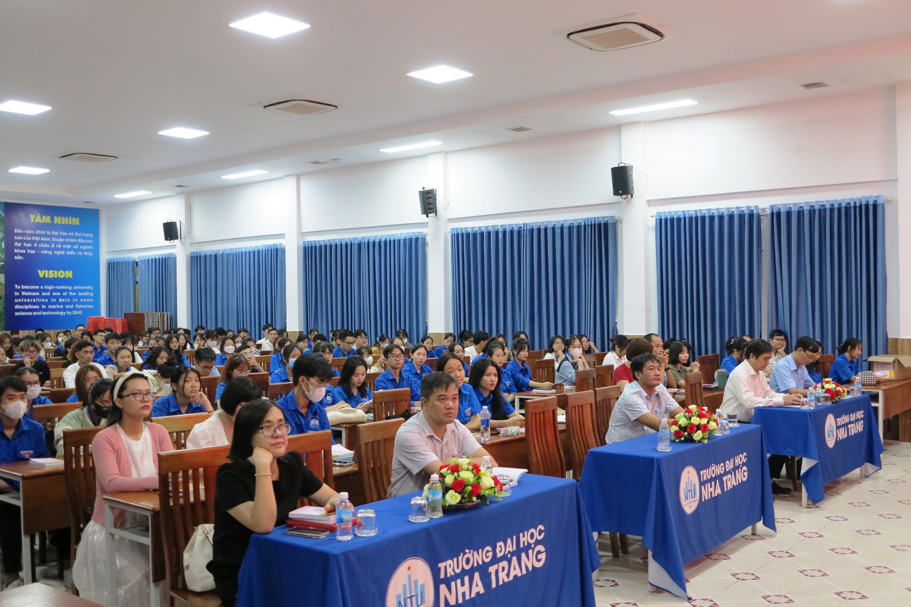 Quang cảnh lễ khai mạc các lớp bồi dưỡng. 