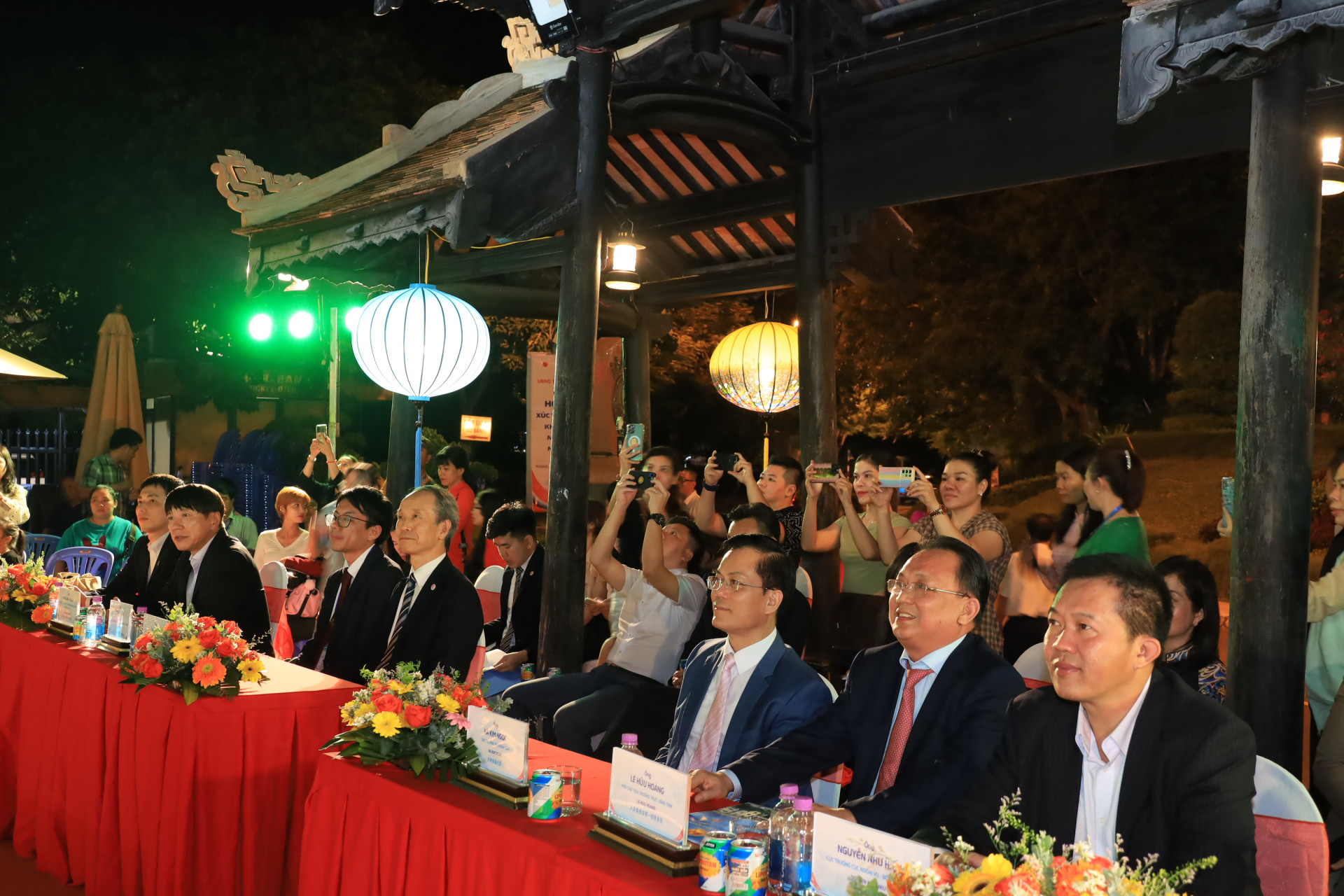 Các đại biểu tham dự Lễ hội giao lưu văn hóa Việt Nam - Nhật Bản tại TP. Nha Trang.