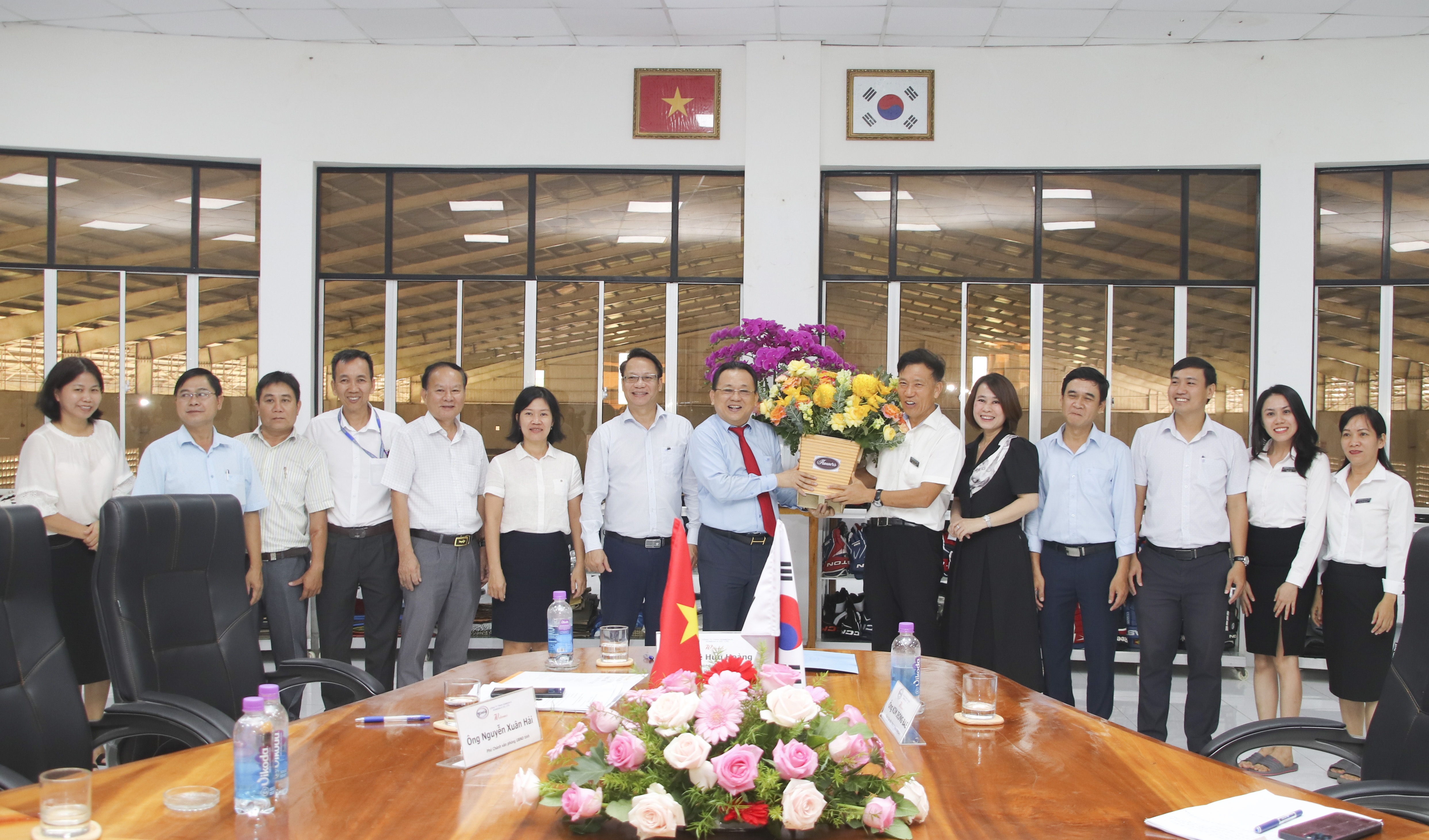 Ông Lê Hữu Hoàng thăm các doanh nghiệp nhân Ngày Doanh nhân Việt Nam