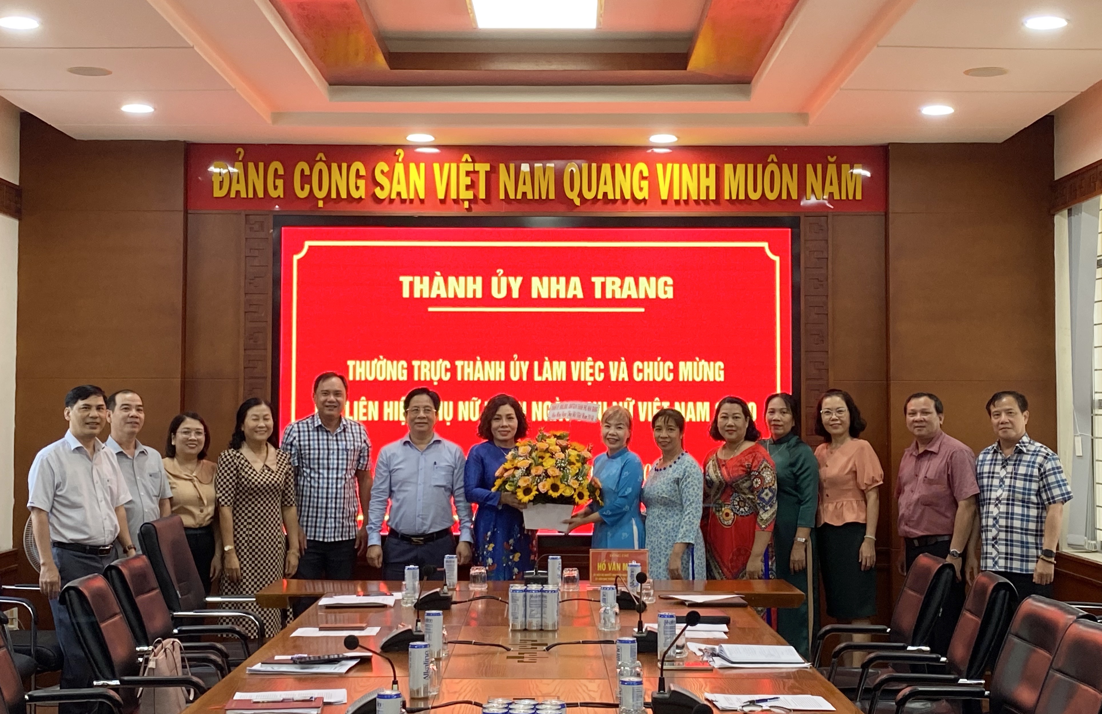 Bí thư Thành ủy Nha Trang chúc mừng Hội Liên hiệp Phụ nữ thành phố nhân ngày Phụ nữ Việt Nam
