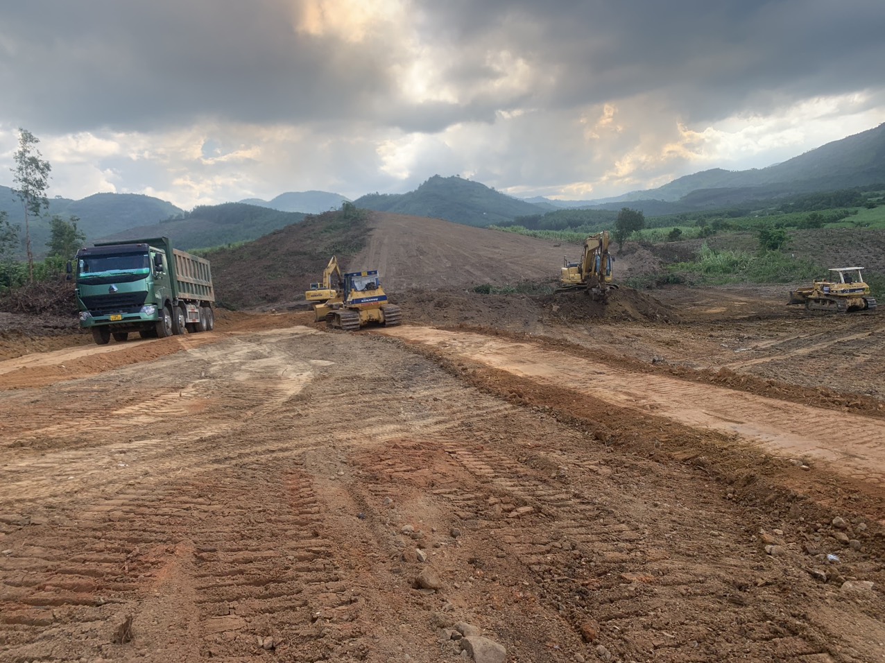 Thi công tại dự án thành phần 1 đường bộ cao tốc Khánh Hòa - Buôn Ma Thuột.